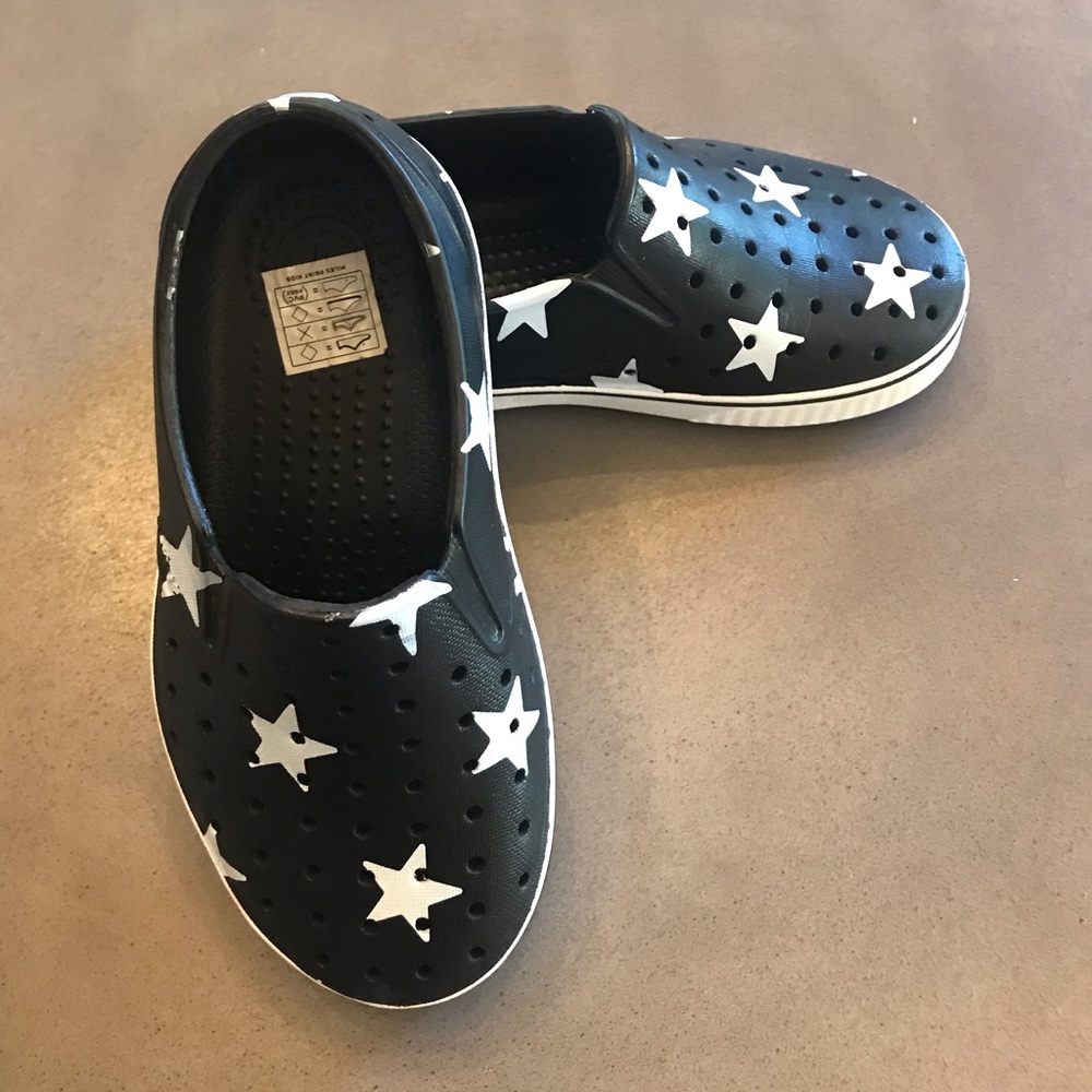 Native size C12 star shoes